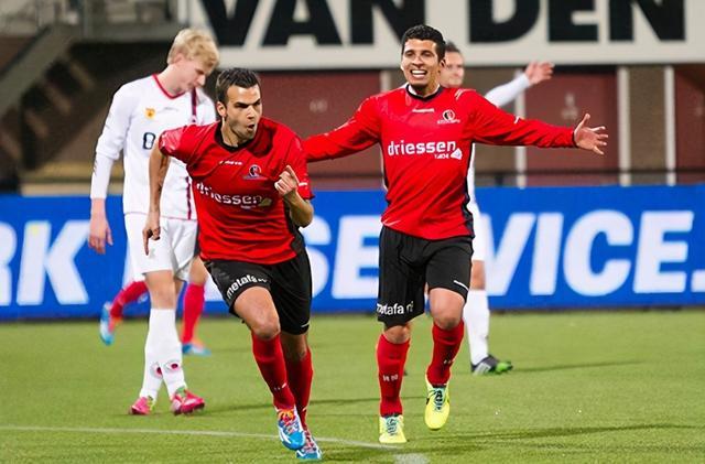 就在不断引 就在不断引